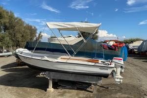 BARCA di 4 mt + YAMAHA 8 cv MOLTO CARINA