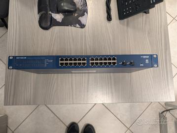 Switch Ethernet 24 porte Netgear GS724T V4