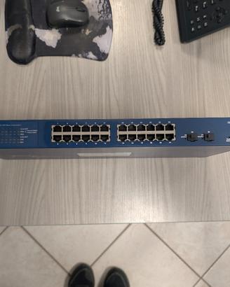 Switch Ethernet 24 porte Netgear GS724T V4