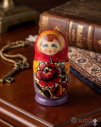 Bambola Matrioska russa in legno dipinta a mano