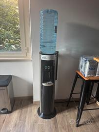 Dispenser d'acqua a boccione