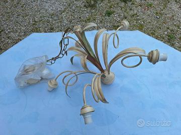 Lampadario colore chiaro