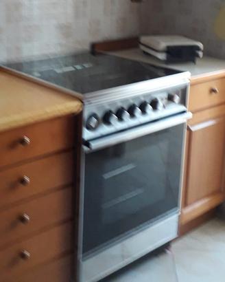 Cucina con forno elettrico