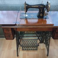 Antica macchina da cucire SINGER
