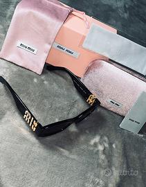 Occhiali Miu Miu SMU11W Neri con dettagli Oro