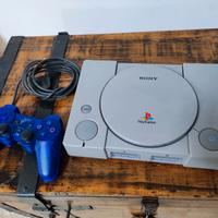 PlayStation 1 con controller compatibile 