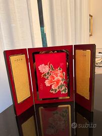 Oggetto di fattura cinese, ricamato in oro