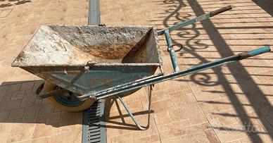 Carriola in acciaio ribaltabile da muratore