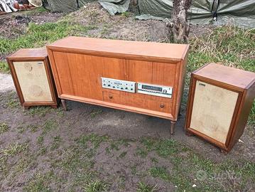 Mobile stereo vintage con casse Perser