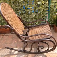 Antica sedia a dondolo.