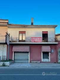 Attività commerciale con abitazione sopra