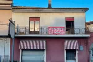 Attività commerciale con abitazione sopra