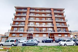 AMPIO TRILOCALE CON BOX AUTO!