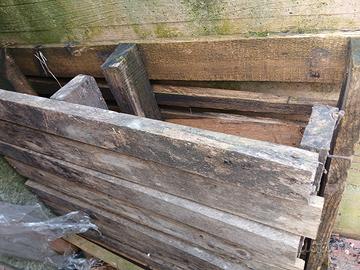 Due bancali in legno come legna da ardere