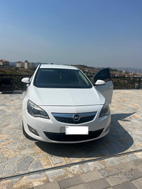 Opel Astra 2.0 CDTI- Automatica