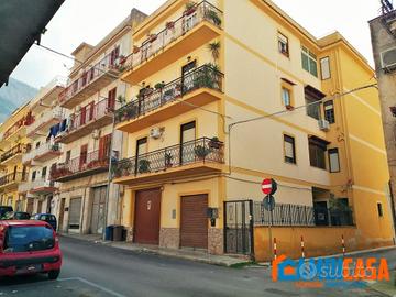 Capaci - Via del Risorgimento - Ampio 5 Vani