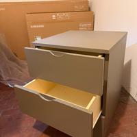 Comodino a 3 cassetti