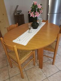 TAVOLO OVALE CON SEDIE