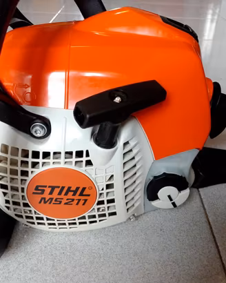 MOTOSEGA STIHL MS 211, PERFETTA-COME NUOVA.