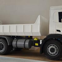 camion iveco in scala 1/14 