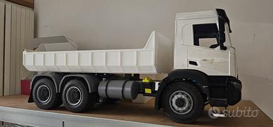 camion iveco in scala 1/14 