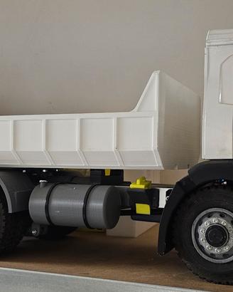 camion iveco in scala 1/14 