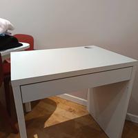 Scrivania IKEA bianca con cassetto (no spedizione)
