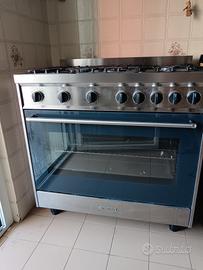 cucina in acciaio Smeg