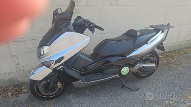 Yamaha T Max - 2004