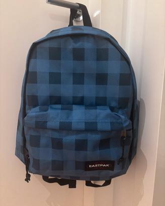 Zaino Eastpak a Scacchi Blu e Nero