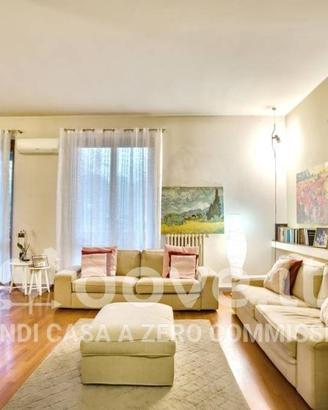 Appartamento di 180 m² con più di 5 locali e box a