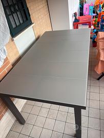 Tavolo esterno e sedie in alluminio