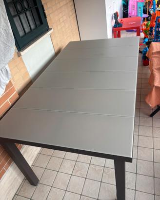 Tavolo esterno e sedie in alluminio