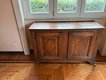 Credenza antica