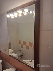 specchio con lampadine