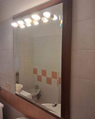 specchio con lampadine