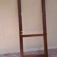 Porta finestra in legno di larice.