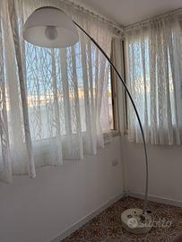 lampada da terra ad arco bianca