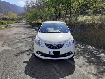 Lancia Ypsilon 1.0 Hibrid Ecochic