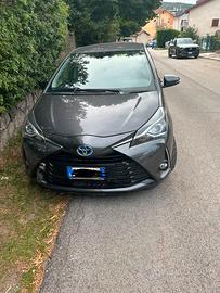 Toyota yaris hybrid benzina