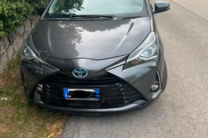 Toyota yaris hybrid benzina