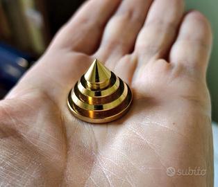 Piedini punte in lega di bronzo dorato Suono Point