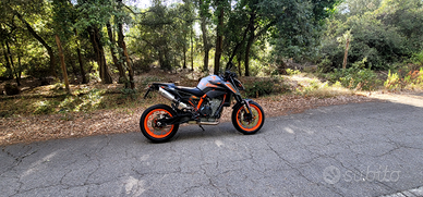 KTM Duke 890 R