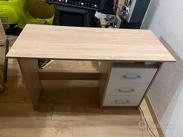 Scrivania  120x50  altezza 75