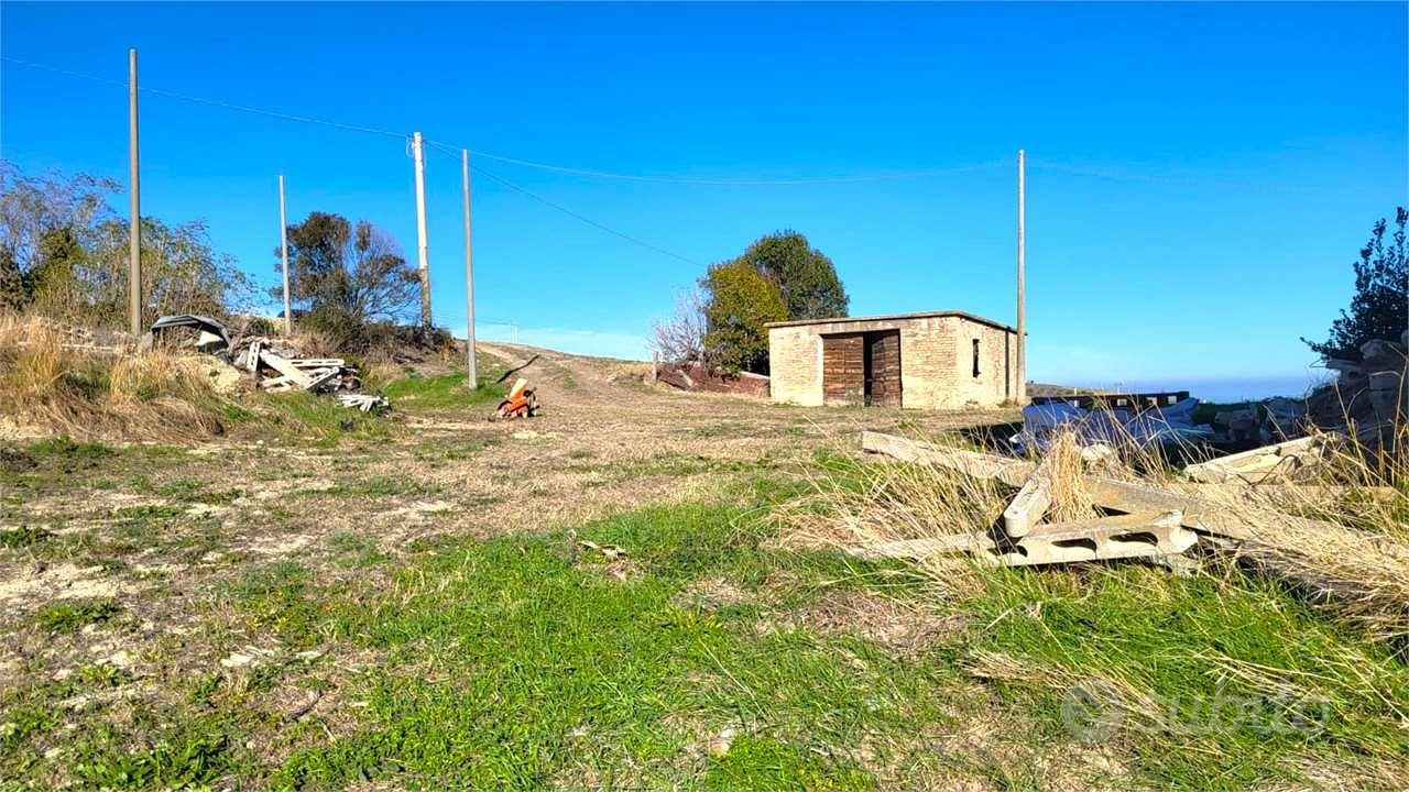 CASOLARE COLONICO DA RISTRUTTURARE con TERRENO - Vista 6