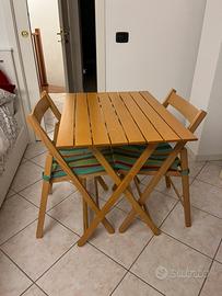 Tavolo e 2 sedie in legno piegabili