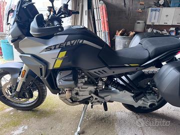 Moto Guzzi Stelvio 2024