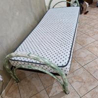 lettino singolo con materasso