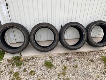 Gomme 235/45/18