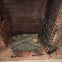 Set attrezzi per camino in ferro+ ceppo luminoso